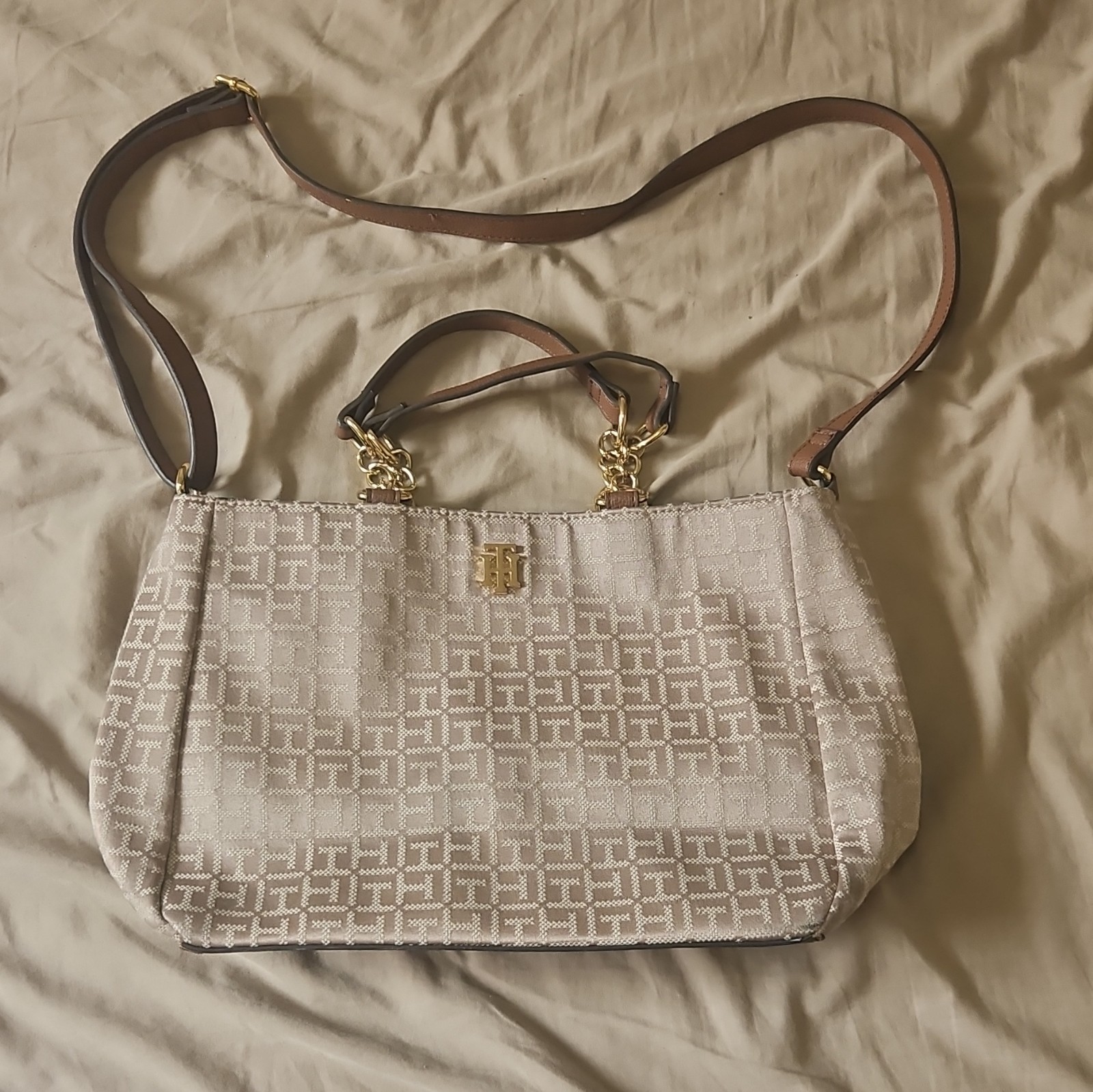 Tommy Hilfiger Beige Logo Tote Bag Zip Closure Double Handles Gold Hardware