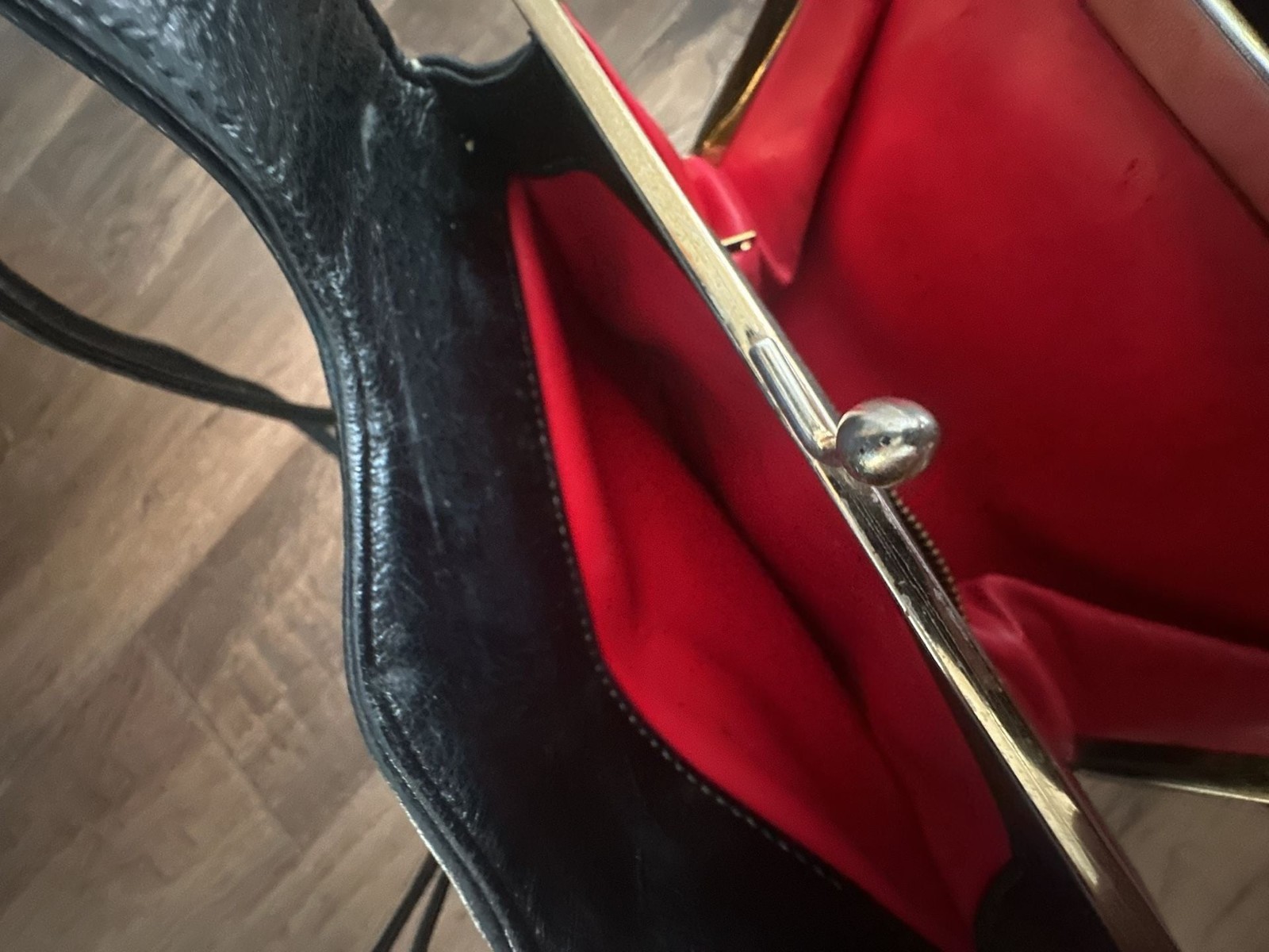 Vintage Black Leather Shoulder Bag with Kiss Lock Closure and Red Interior