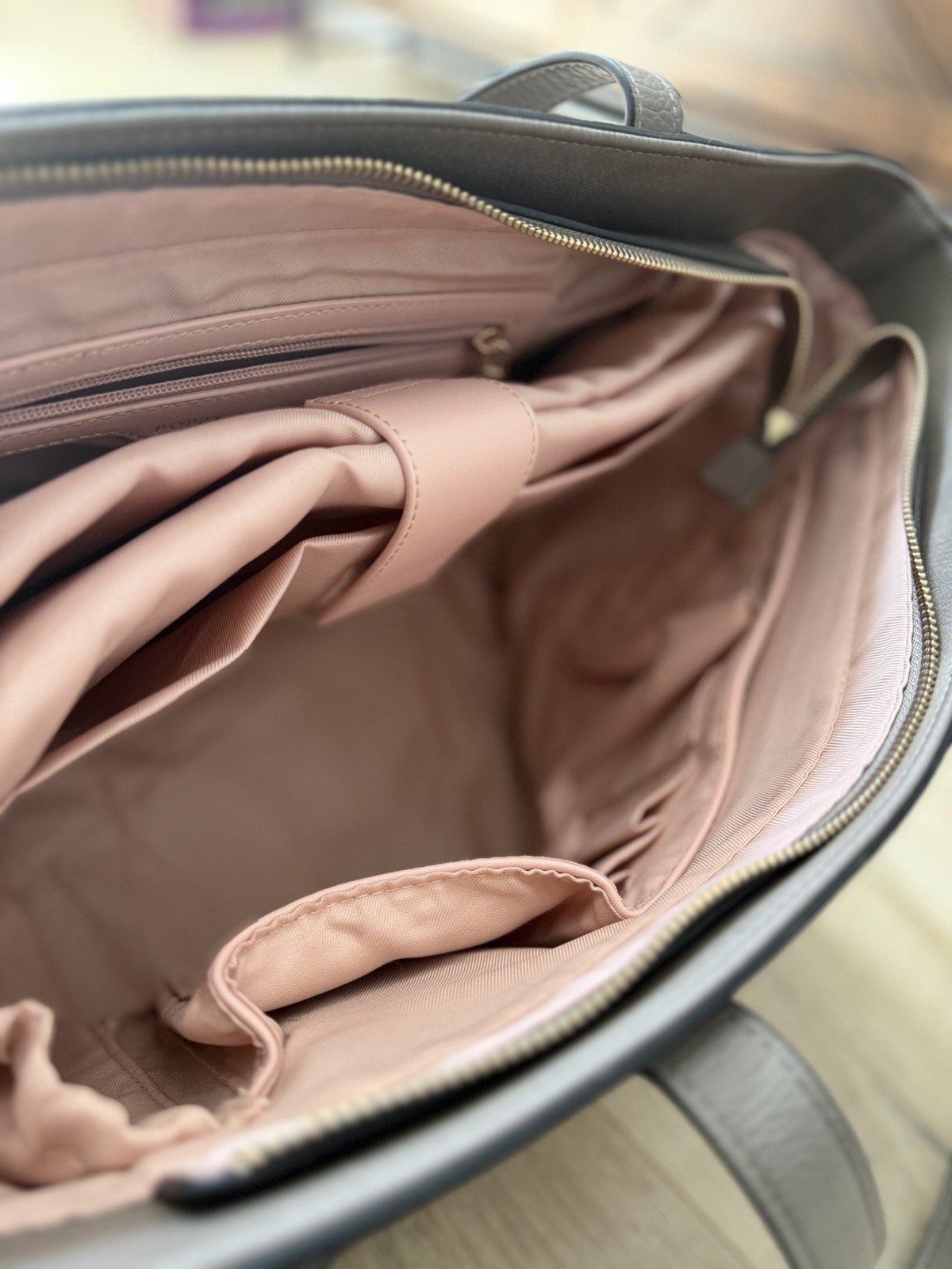Poppy and Peonies “Go-Getter” Travel Work Tote Bag Dark Gray / Pink Interior