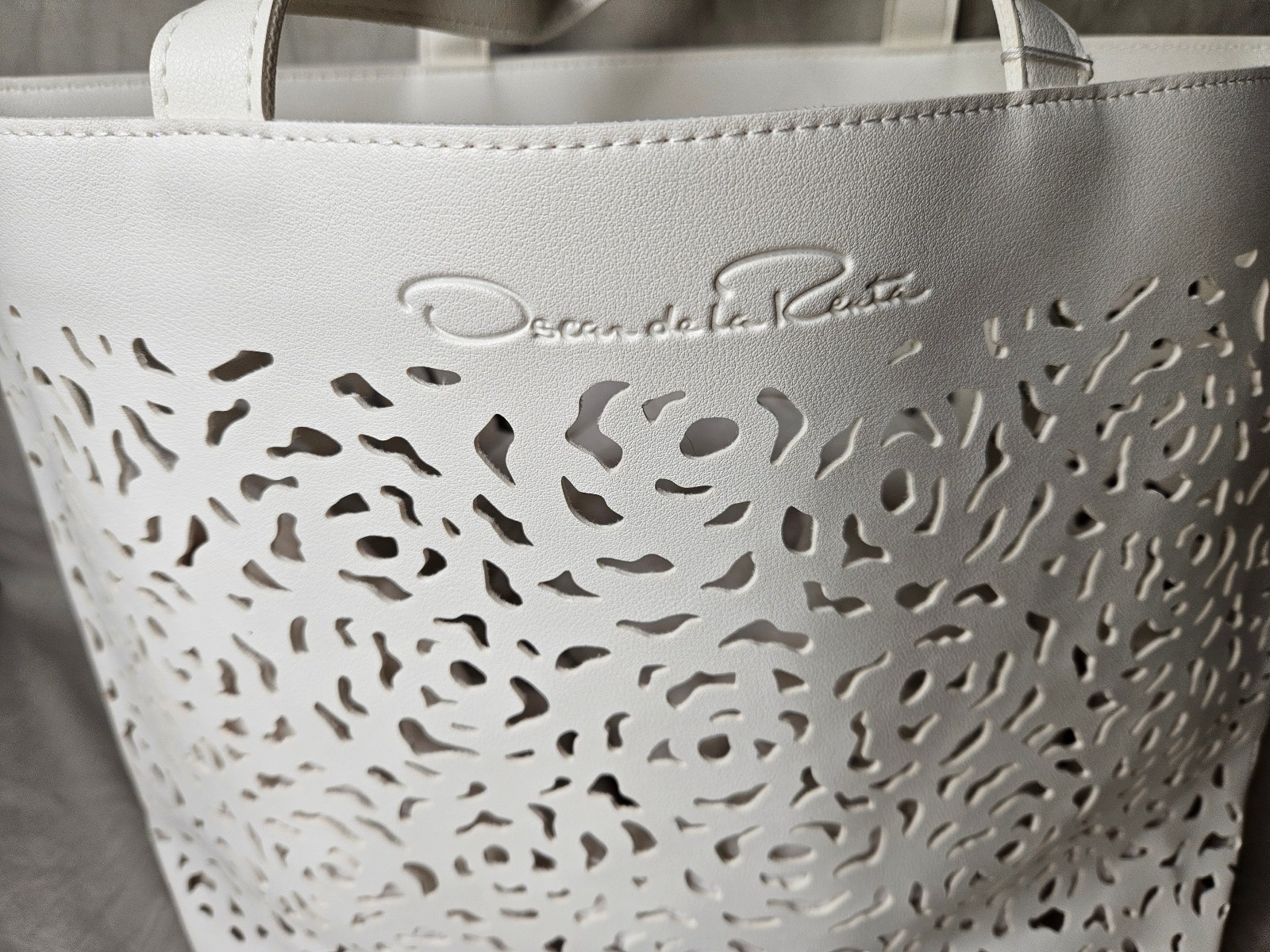 Oscar del la Renta Tote Bag Shoulder Handbag White Faux Leather Floral Laser Cut