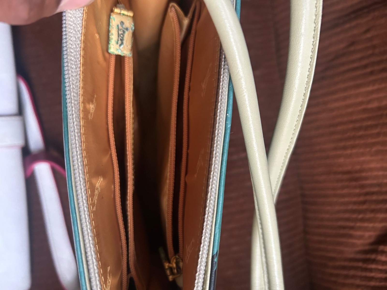 Women’s Handbags Dooney and Bourke Icon