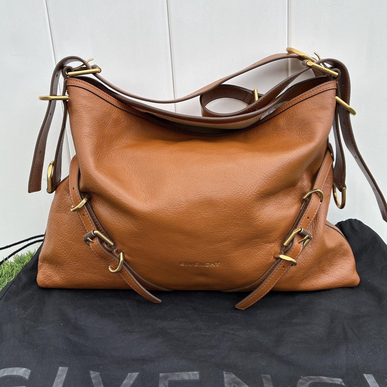 GIVENCHY MEDIUM VOYOU BAG IN GRAINED SOFT TAN LEATHER W/GOLD HARDWARE NEW *$2450