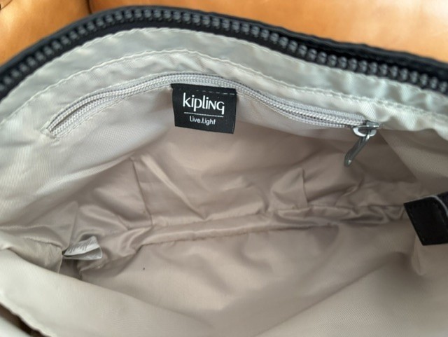 KIPLING “Live Light” Woman’s SYRO Black Shoulder Crossbody super clean