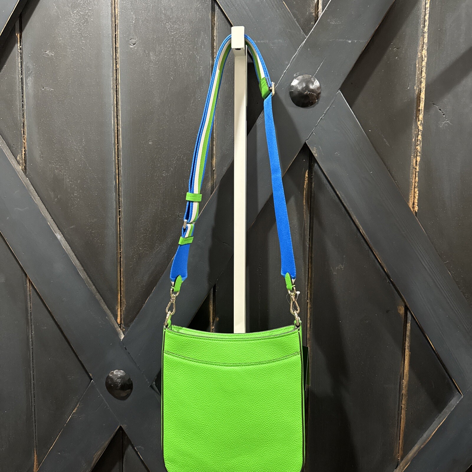 kate spade New York Turf Green Hudson Pebbled Leather Messenger Crossbody – NWT