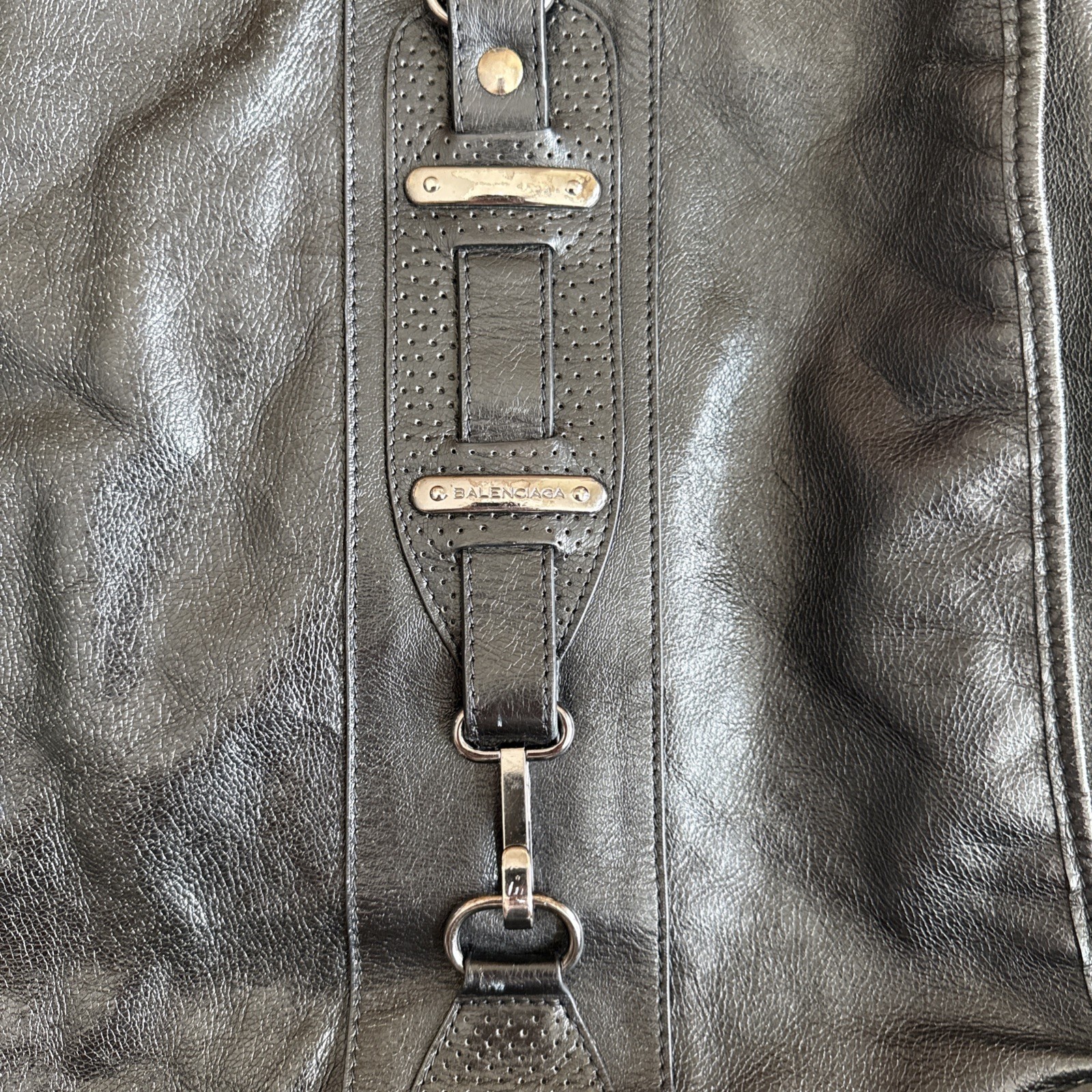 Authentic Balenciaga Vintage Flat Hook, Black leather Tote/Handbag 156428•1669