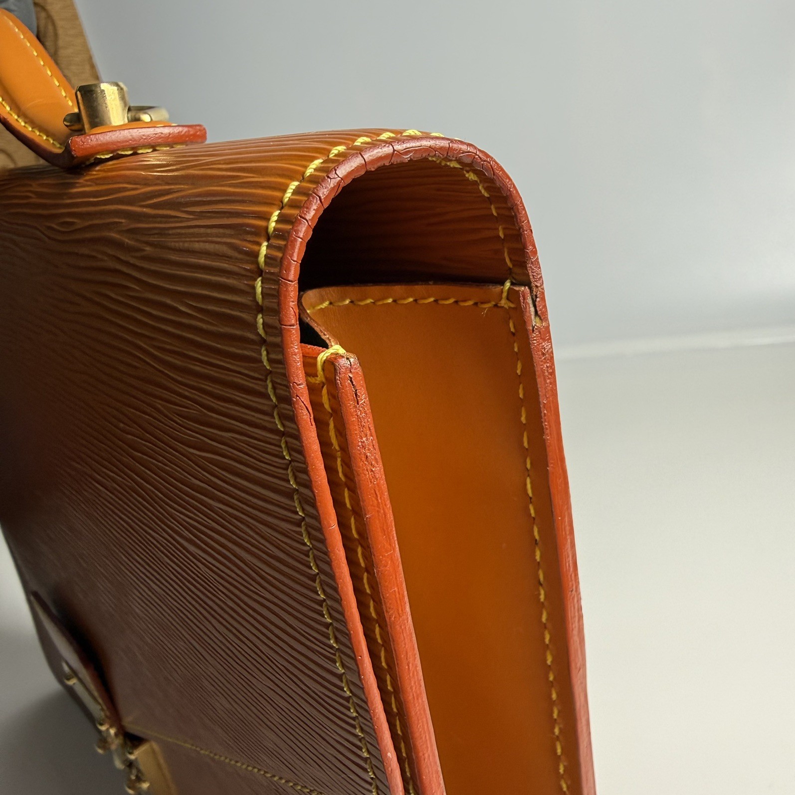 Vintage Louis Vuitton Serviette Fermoir briefcase in Epi Leather (Kenyan Fawn)