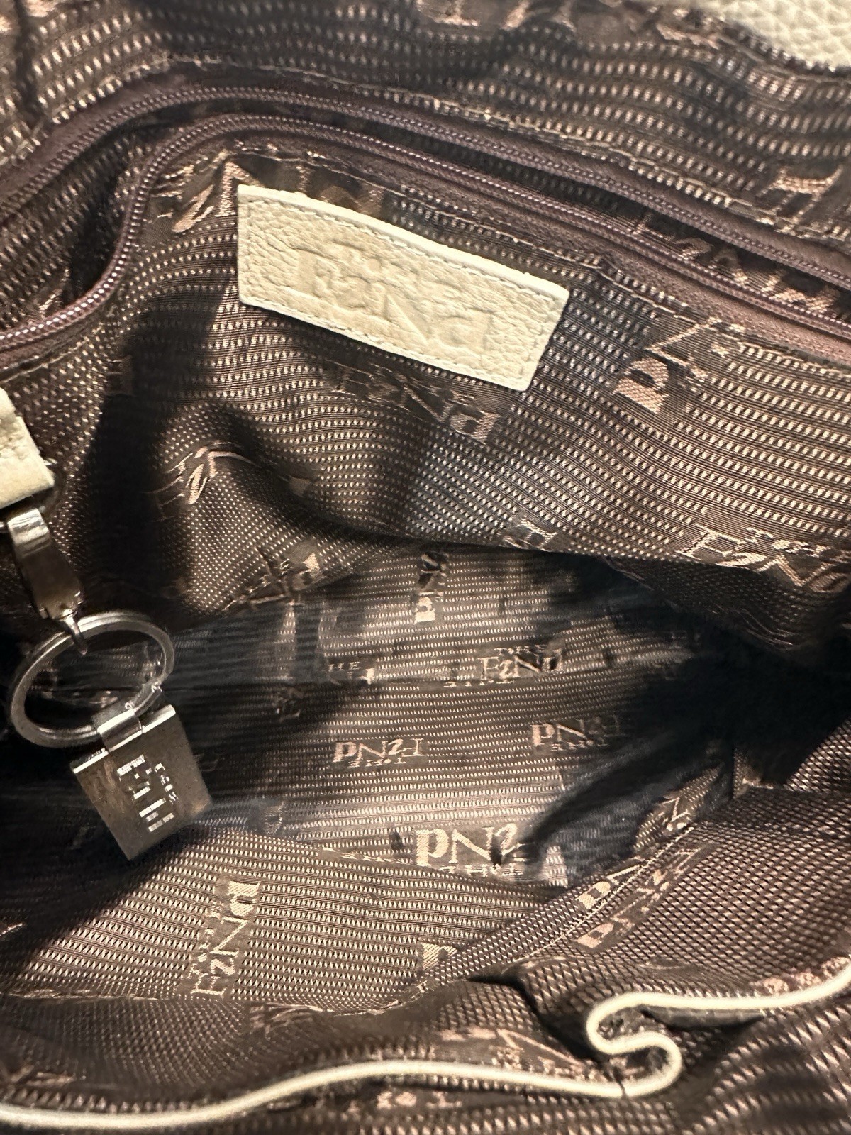 FzNd Large White Bag Purse With Dust Bag. Several additional handles. Prime cond