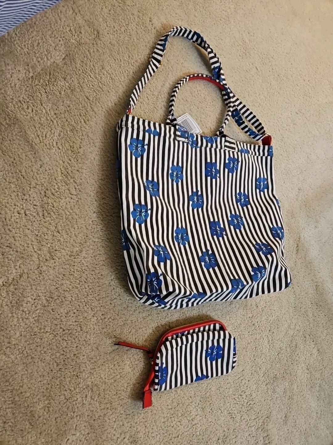 Weekender Bag Tote With Cosmetic Toiletry Bag Shoulder and Hand Strap NWT