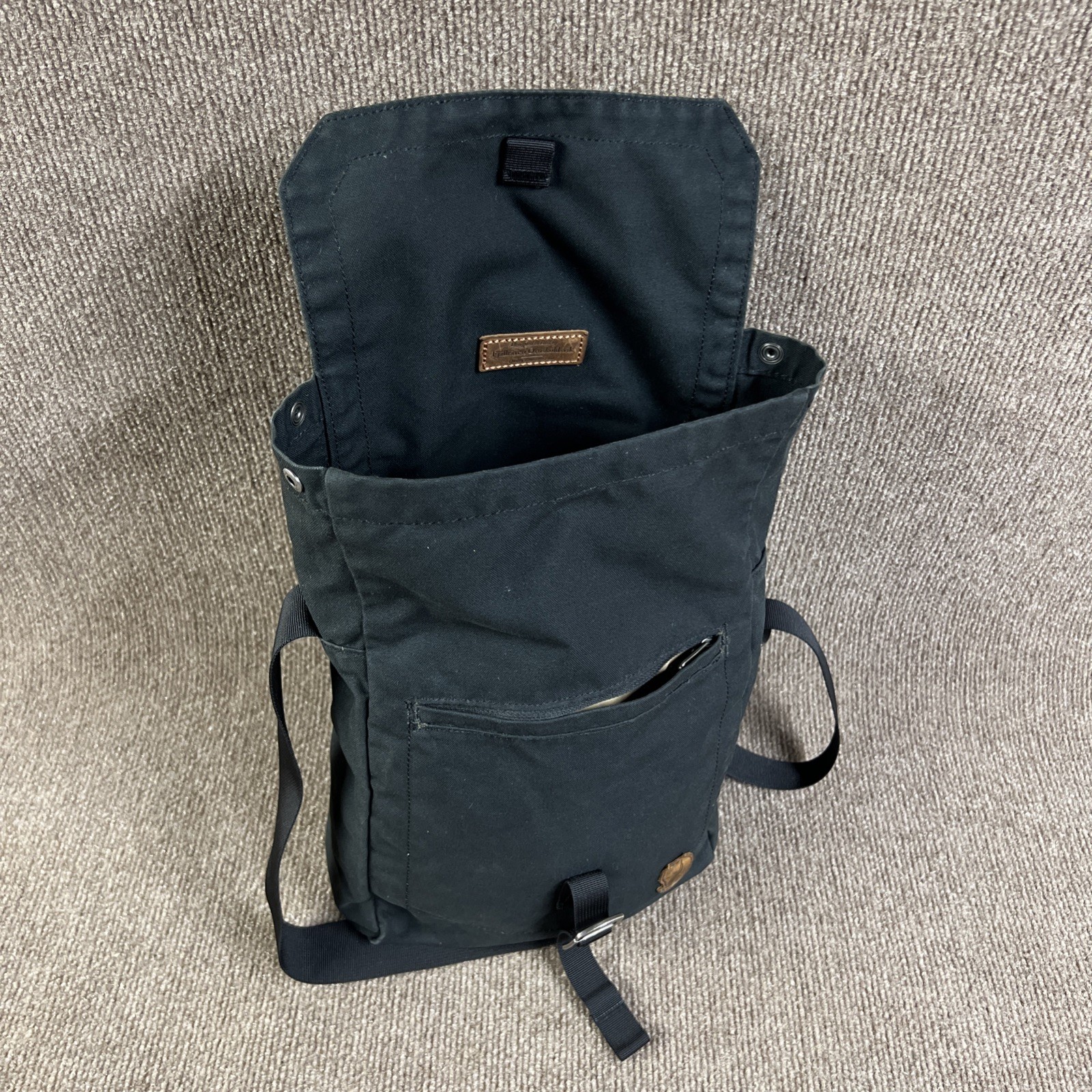 FJALLRAVEN Foldsack No. 3 Black Crossbody Bag G-1000 Discontinued