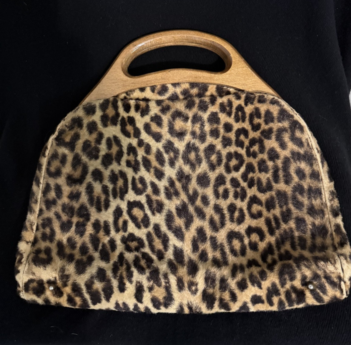 AUTHENTIC 30’S/40’S VINTAGE LEOPARD PRINT FUR HANDBAG W/ WOOD HANDLE