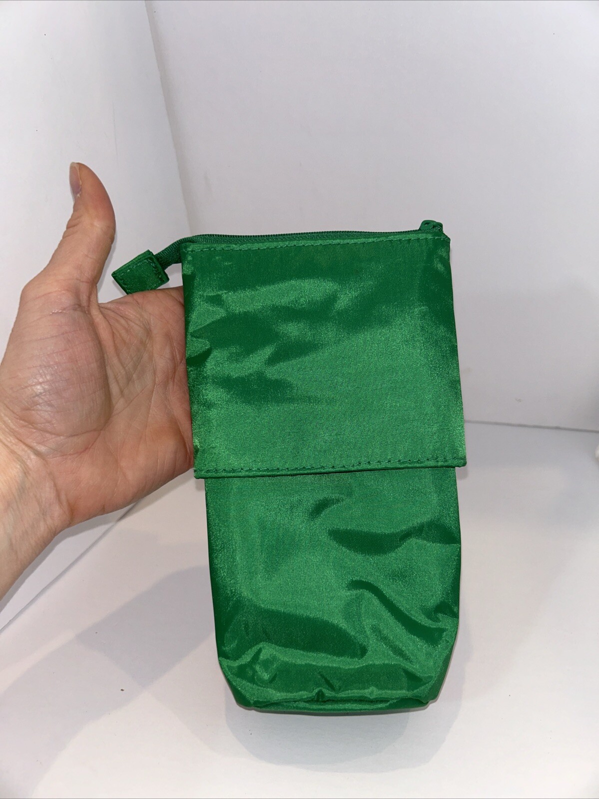 Thirty One SANTA’S BEARD Hide And Peek Pouch EXPANDS TO 7-1/4” High NWT