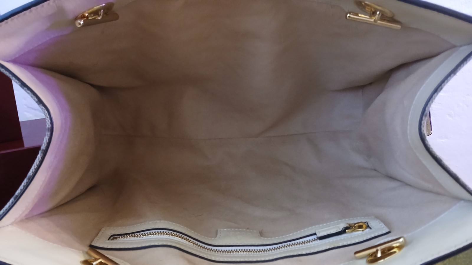 Gucci Padlock Medium Handbag (Cream) – Very Good Condition