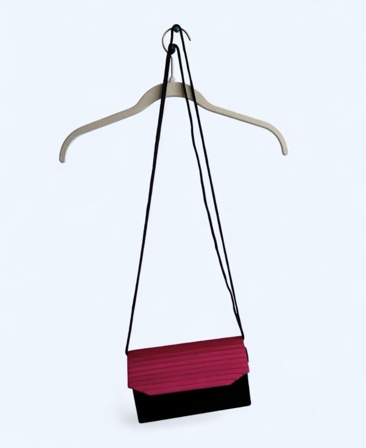 Caryl Brill Red/Black Pleated Shoulder Bag Snap Closure Gold Hardware Small VTG