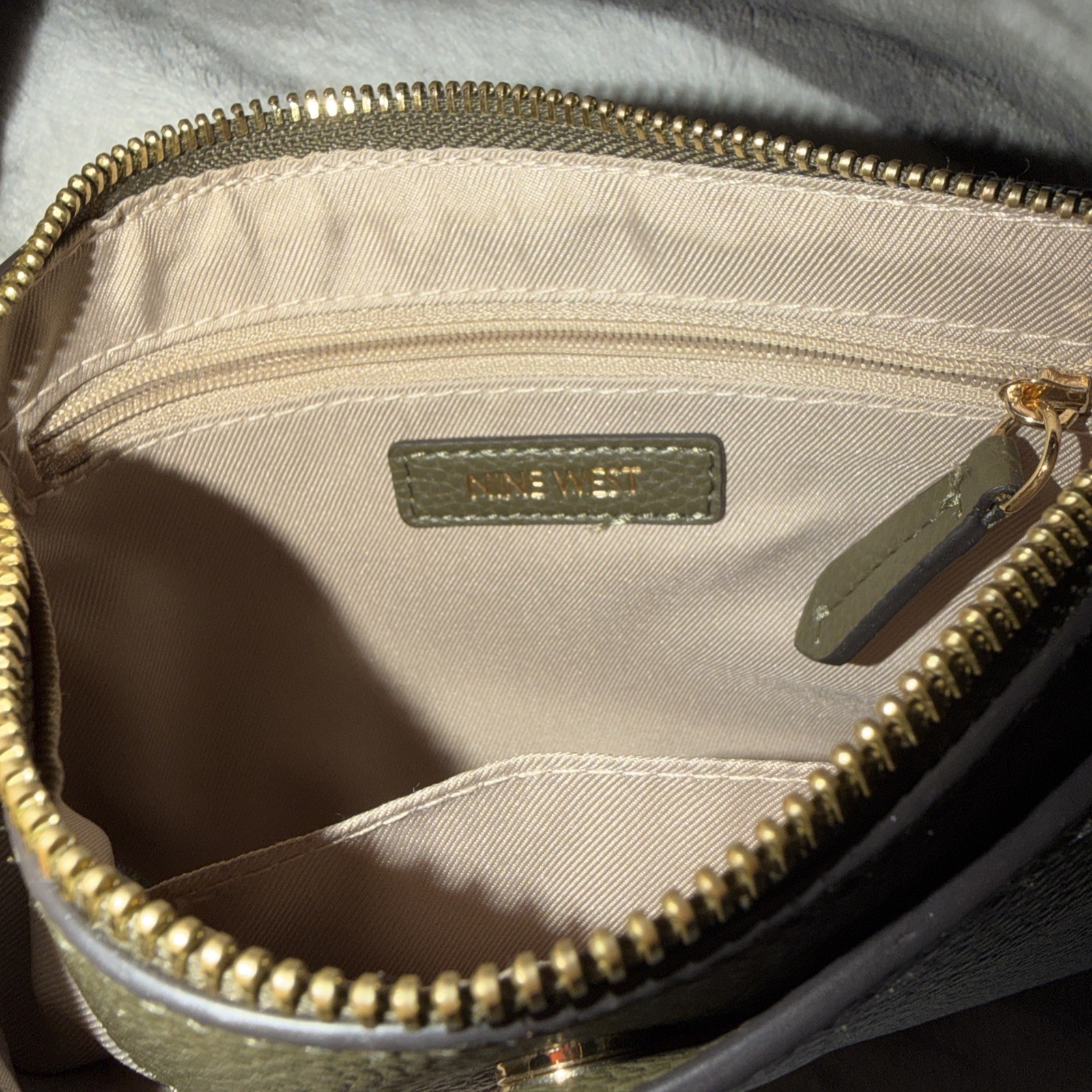Nine West Women’s Handbag with Gold Accent Features. Excellent Condition