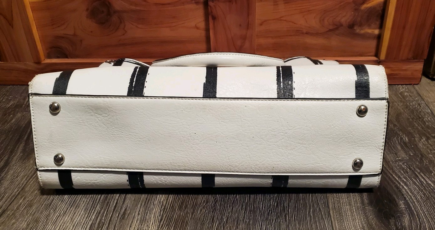 Black Rivet Shoulder Bag White/Black Zip & Snap 15in x 10in x4in