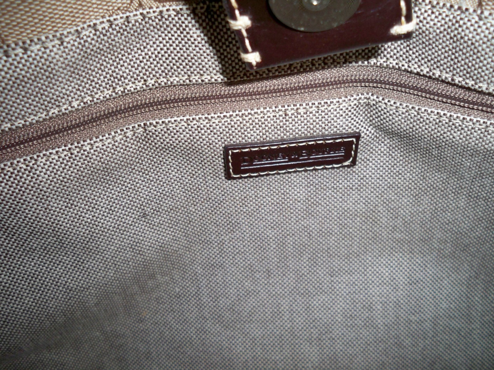 Dooney & Bourke Donegal Crest Signature Canvas Handbag East/West Tote M/L Purse