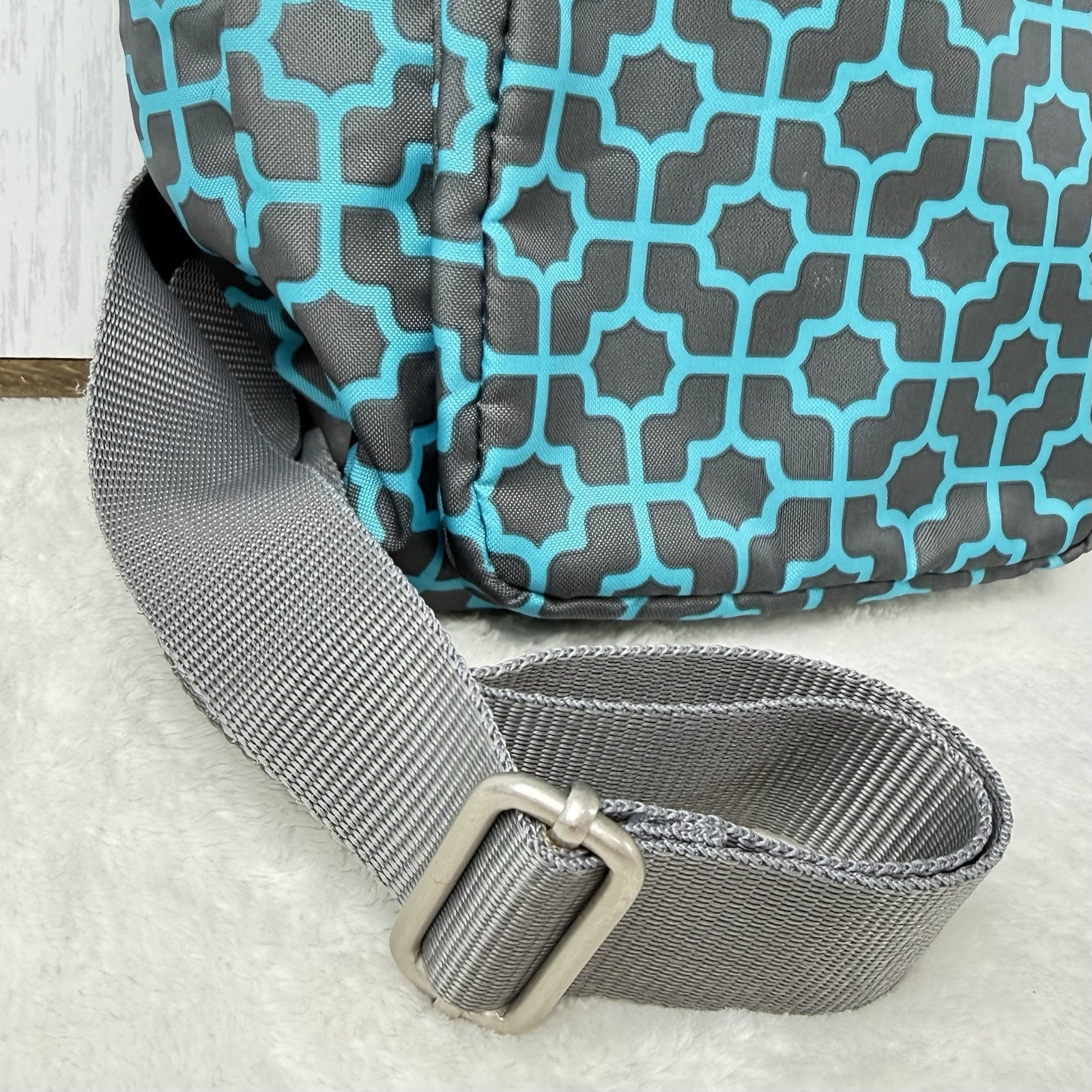 Baggallini Crossbody Bag Blue/Turquoise~Gray Geometric Pattern Adjustable Strap