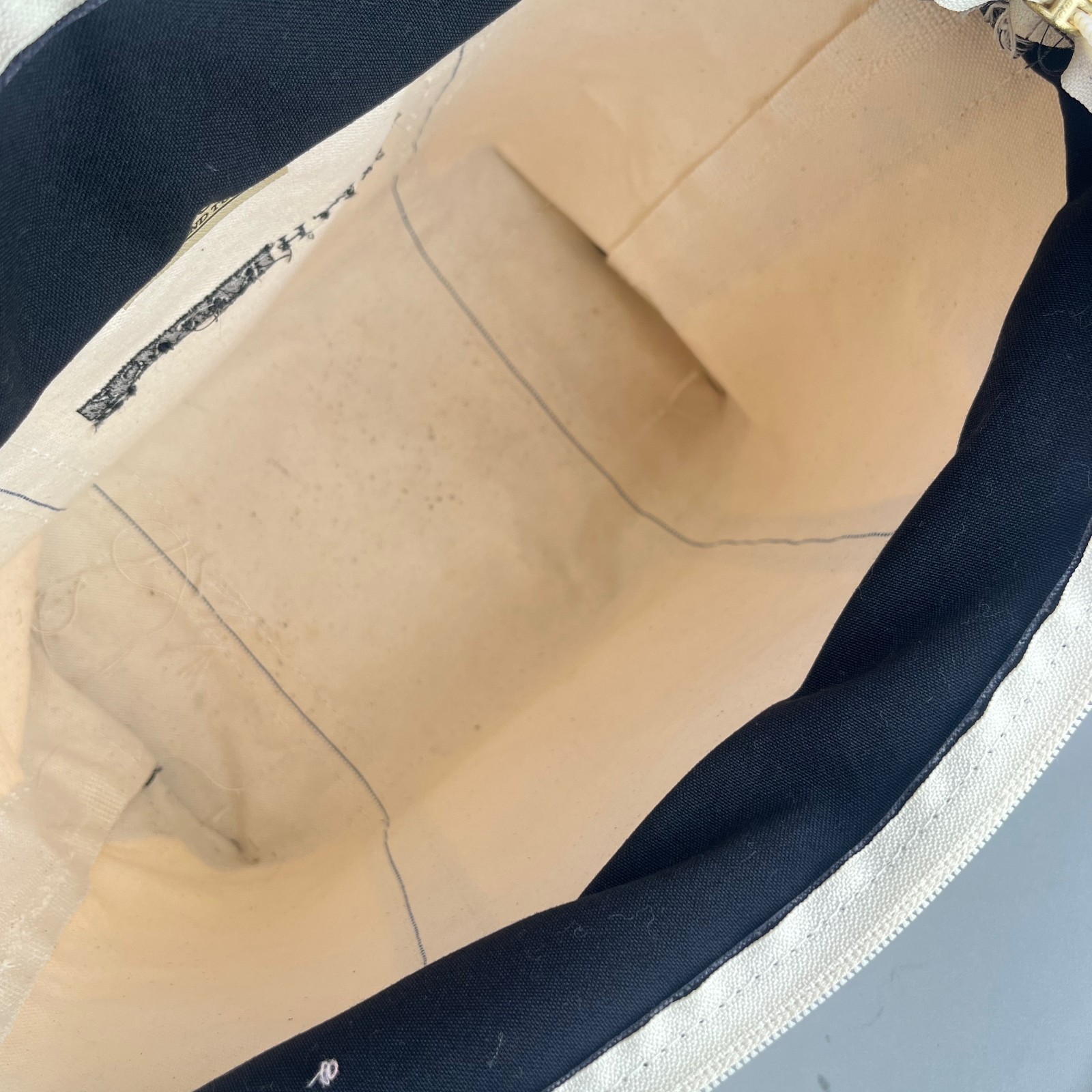 L.L.Bean Boat and Tote Zip Top Bag White & Black Long Handles Medium Size