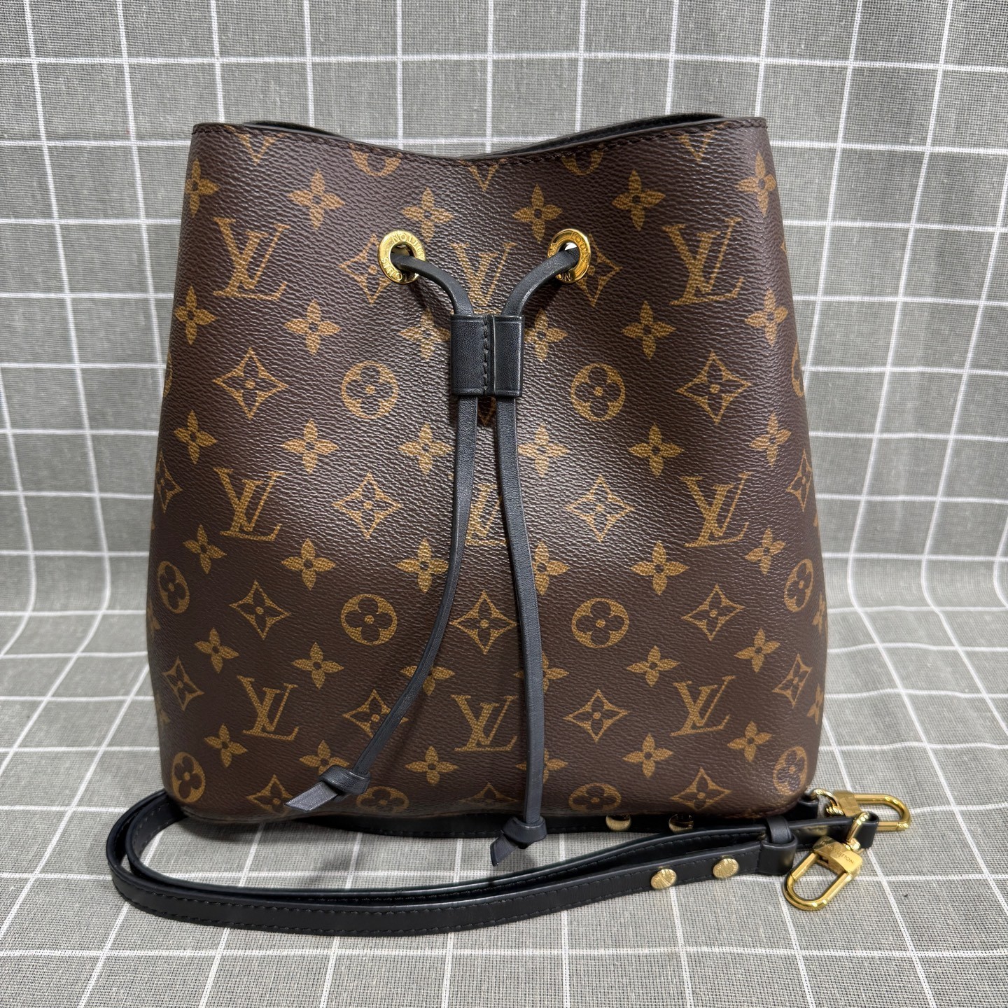 Louis Vuitton Pre-Owned Authentic Néonoé Bucket Bag M44020 26.0x 26.0x 17.5 cm