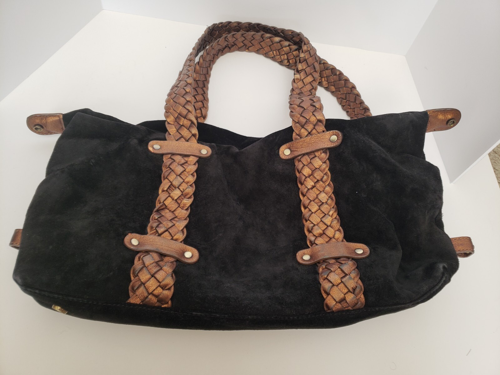 Donald Pliner large suede tote handbag, dimension about 19 W x 11H, bottom 16×4