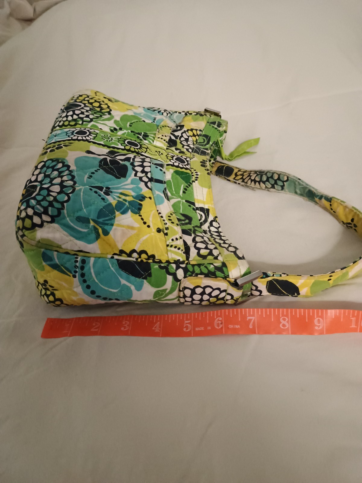 Women Vera Bradley Fabric Purse. Pre Own/ Moderate Wear