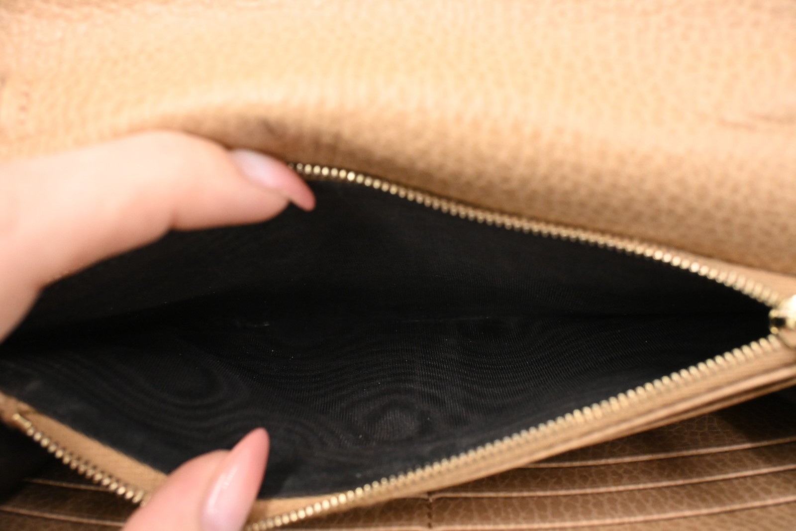 Authentic Gucci Interlocking G Chain Wallet in Beige Leather