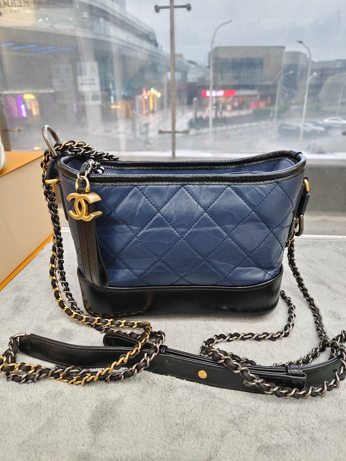 AUTH Chanel Gabrielle Hobo A91810 Black Blue Calfskin Gold Silver Chain Bag