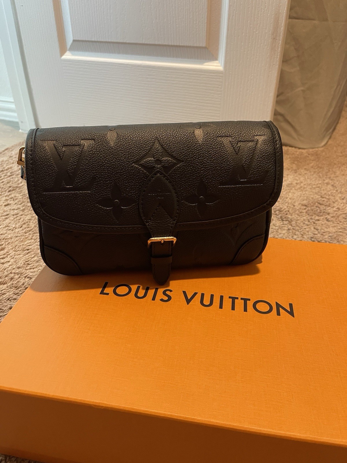 Louis Vuitton black Diane leather crossbody/shoulder bag for women.
