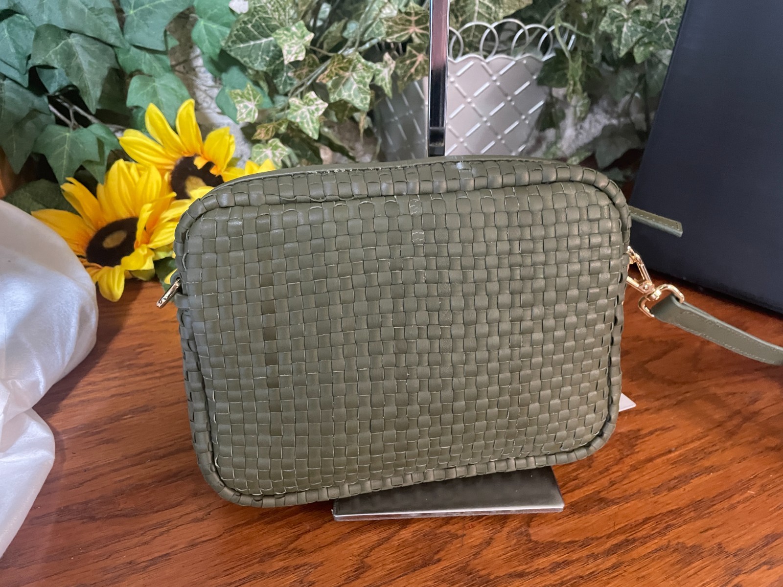 NWT QUINCE ITALIAN LEATHER HANDWOVEN CROSSBODY BAG OLIVE HANDBAG MSRP $102