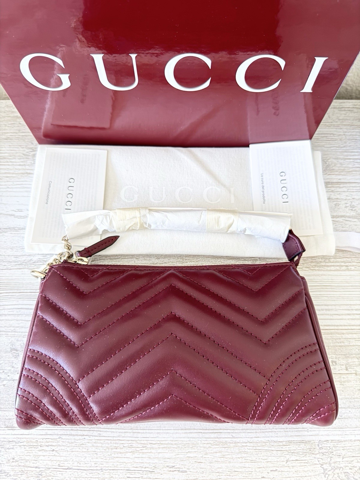 New Gucci Marmont GG leather small shoulder bag with chain, burgundy
