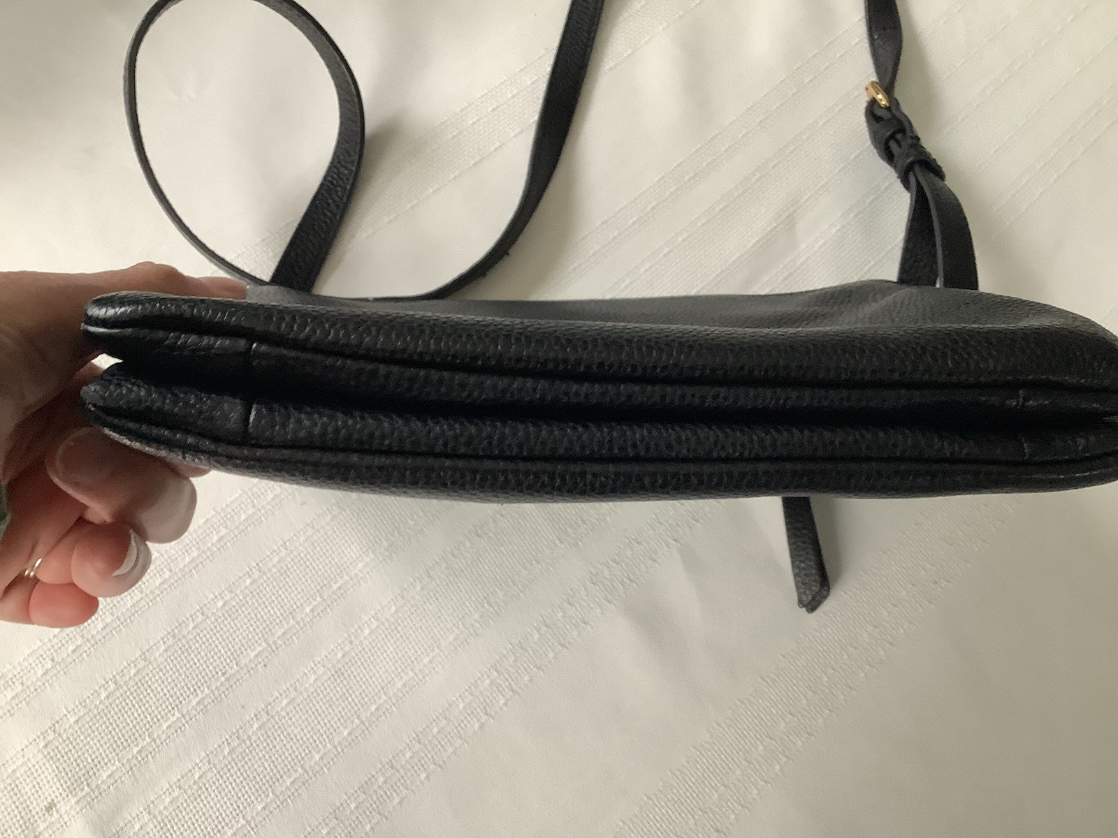 Vince Camuto Black Galley Pebbled Leather Crossbody Bag 9.5x7x2”. Handle 20-24