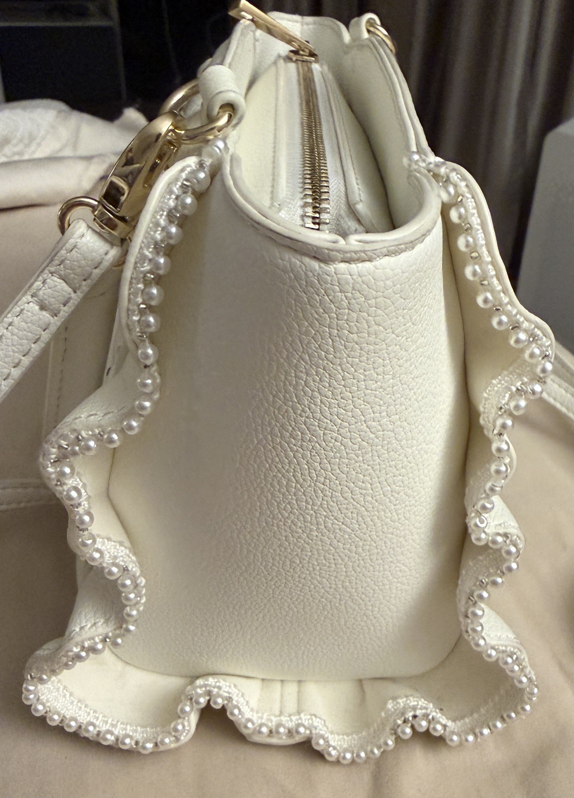 Japan Samantha Vega Quilted Pearl Flutter Mini Hand Bag Strapped off White Faux
