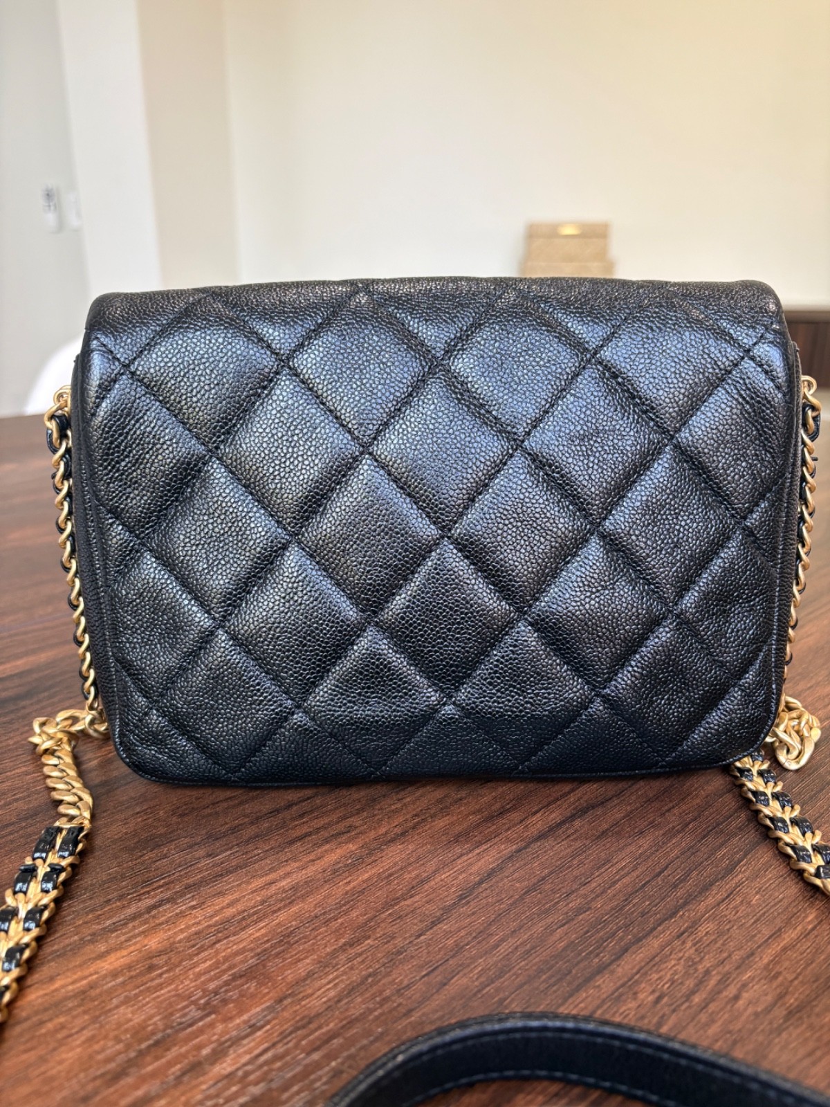 Chanel Small Flap Bag (22P). Black with gold hardware l. Authentic with tag