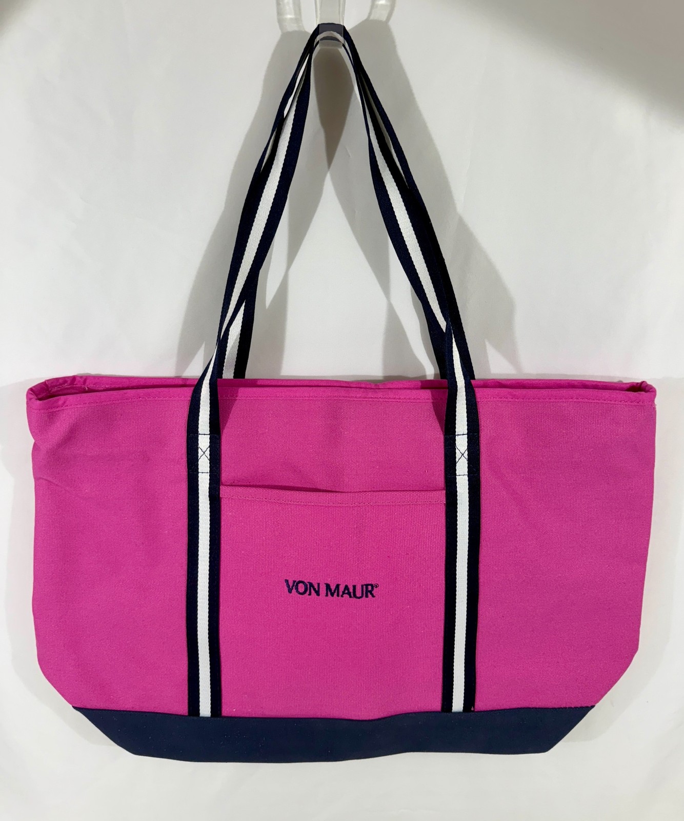 Von Maur Pink Large Canvas Duffle Travel Beach Tote Bag with Zipper Weekender