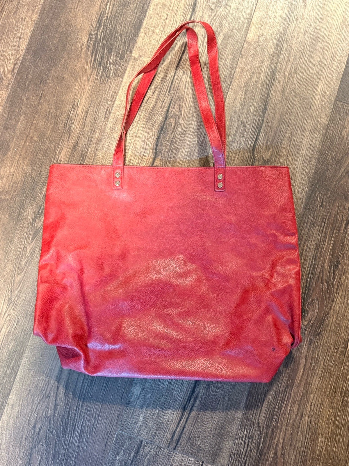 Thirty-One Around The Town Tote Cherry Red Pebble – RETIRED