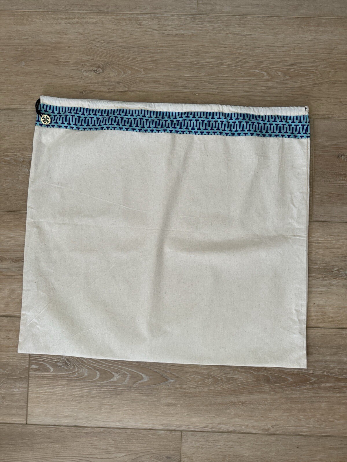 TORY BURCH SHOE DUST TRAVEL STORAGE DRAWSTRING BAG LOGO/CHARM 24” x 22″ IVORY