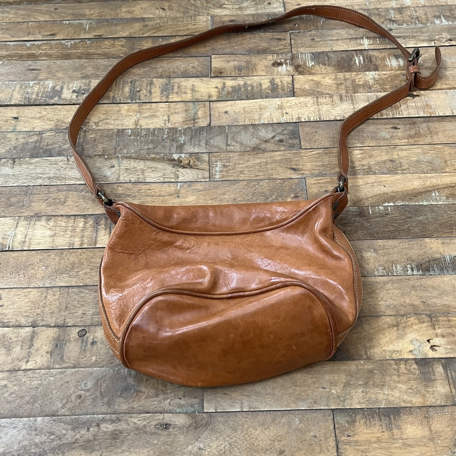 Vintage Authentique Guess Leather Crossbody Bag 5.5 in Embossed Logo