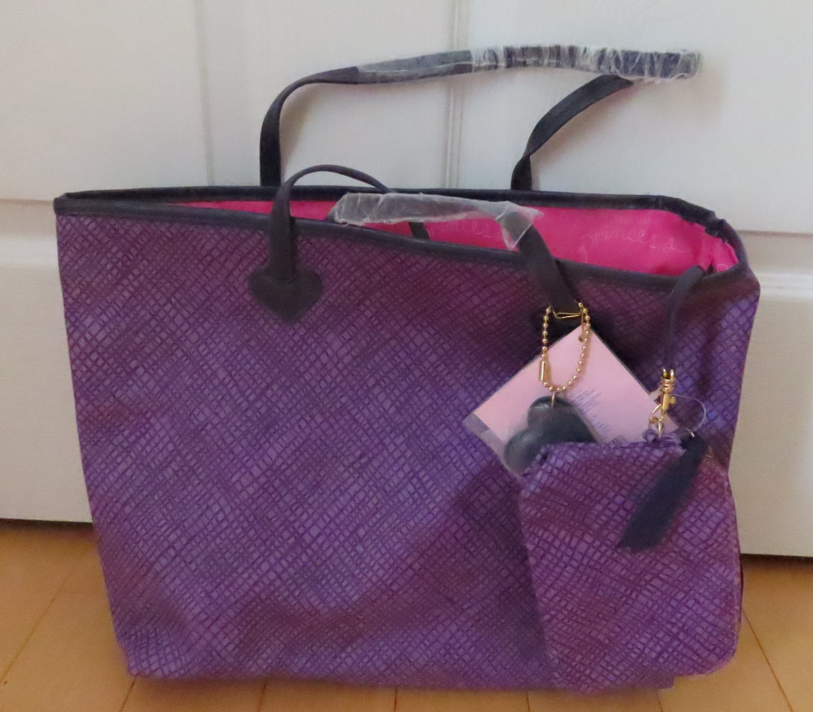 NWT VERA WANG Promo Purple Cloth-Lined Tote Bag 15 x 11 Inches w Coin Purse