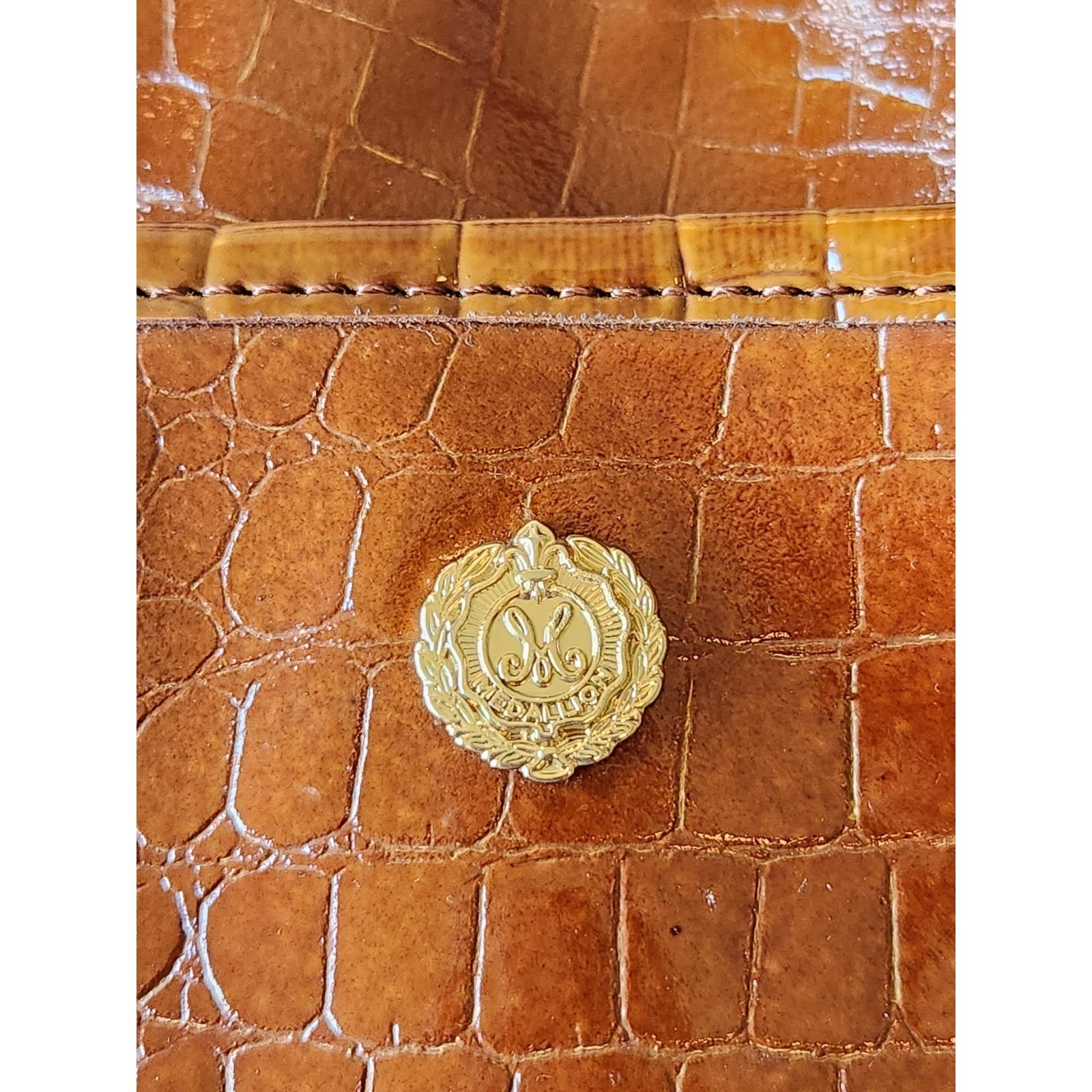 Medallion Cross Body Purse Croc/Alligator Embossed about 9 1/4″ wide x 7″ tall