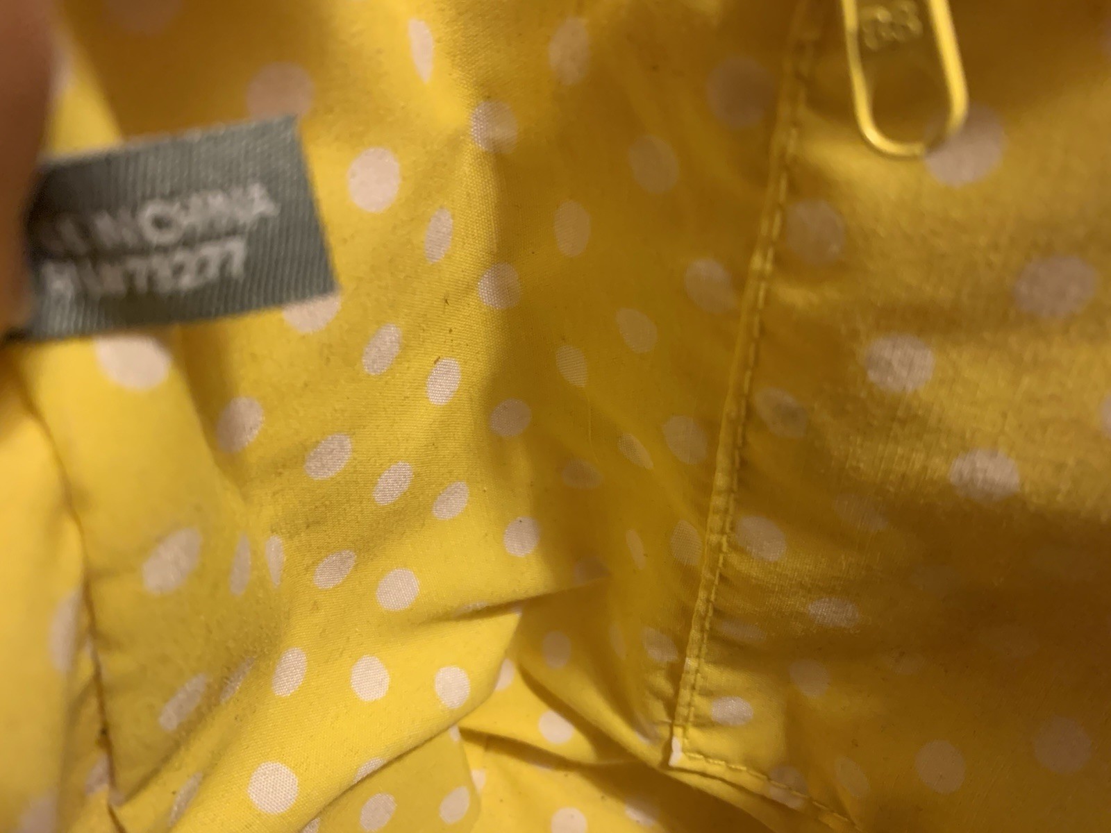 Beautiful Sonoma Straw Handbag with United Colors of Benetton Umbrella — Yellow