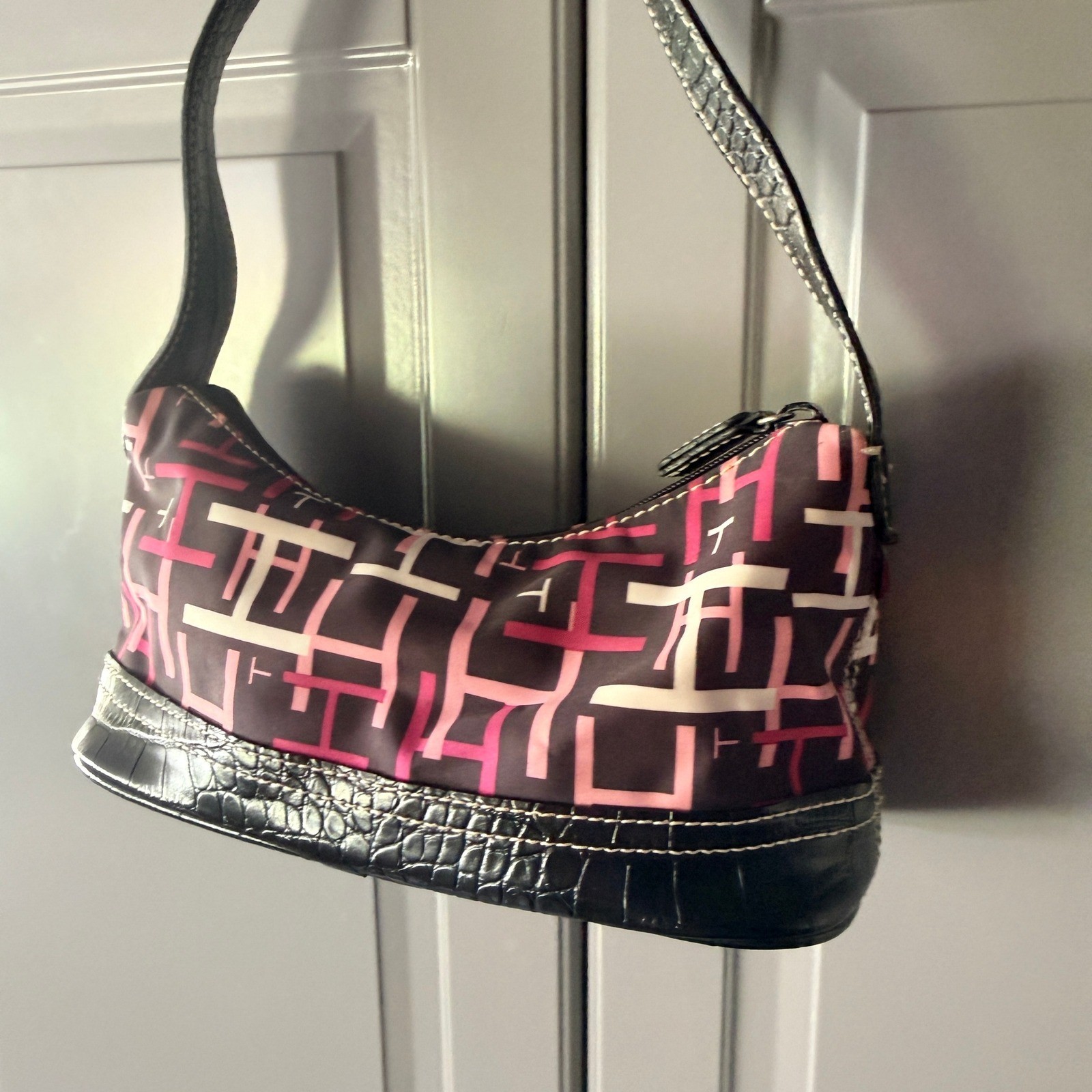Tommy Hilfiger Womens Y2K Monogram Baguette Shoulder Bag, Pink Black,Small