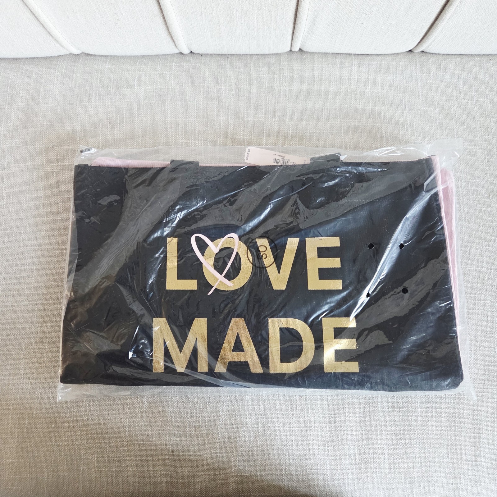 VICTORIA’S SECRET LOVE MADE ME DO IT BLACK AND GOLD TOTE BAG NWT