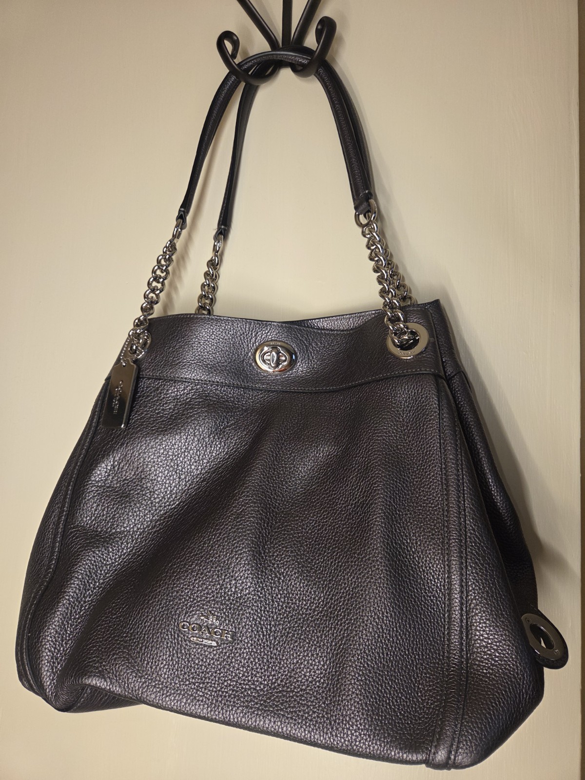 Coach Grey/ Silver Pebbled Shoulder Bag Zip & Turn Lock Chain Strap