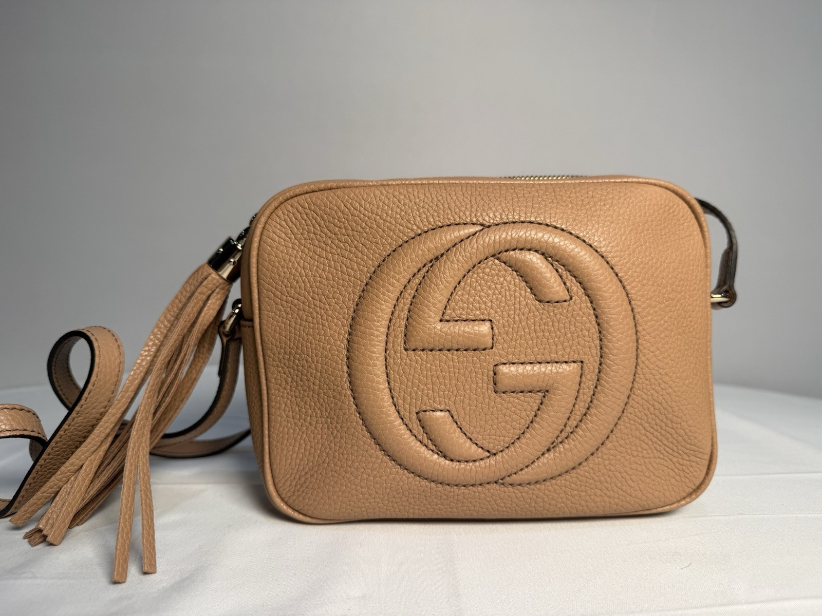 Gucci Soho disco Crossbody Bag Pebbled Logo Tassel Zip Adjustable