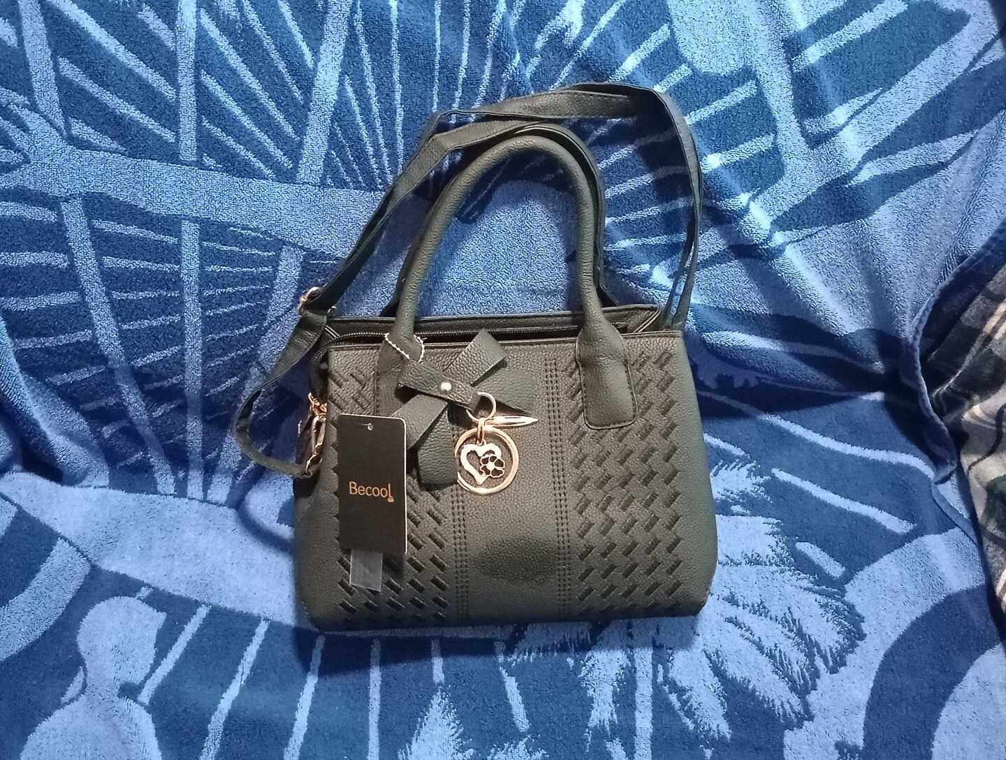 Becool Black Color Leather women’s Purse/ Crossbody/ Handbag. New. 12 Inches Lon