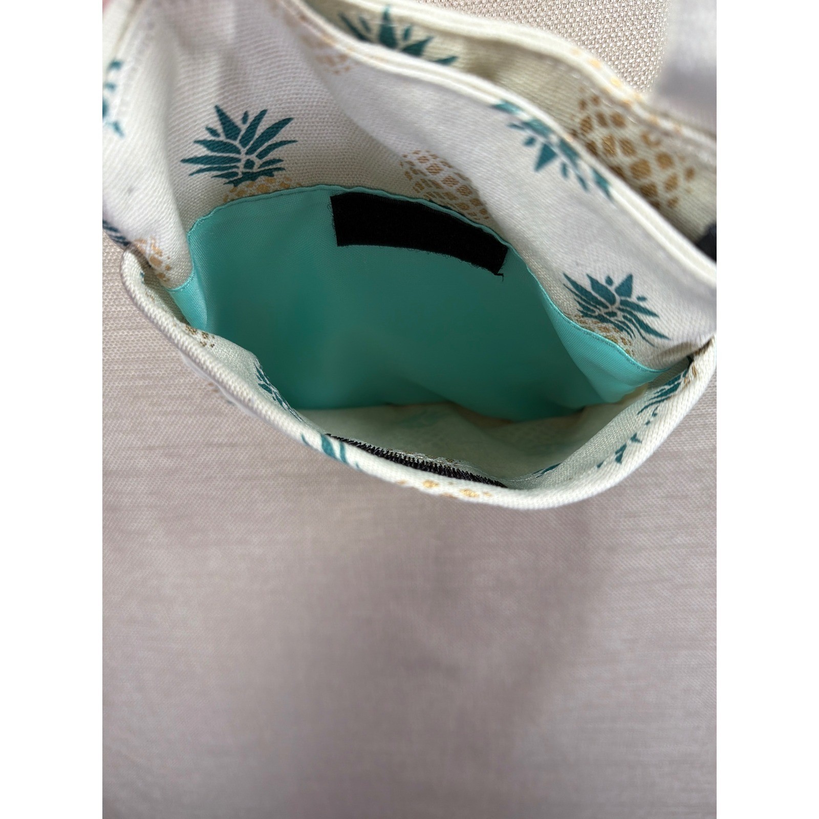 KAVU Keeper Crossbody Bag Canvas Pineapple Print Tropical Shoulder Purse Cream