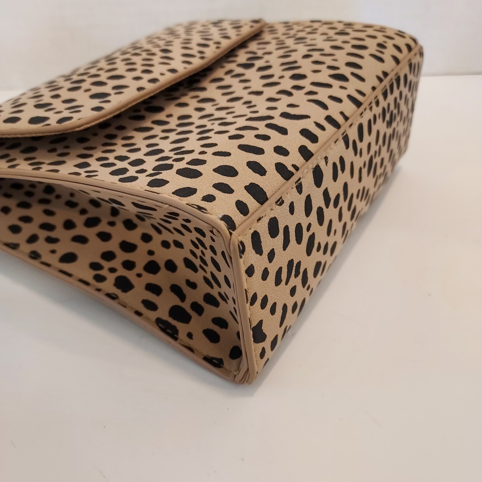 NEW Universal Thread Women’s Leopard Crossbody Bag 9 inch Tall x 7 inch x 3 inch