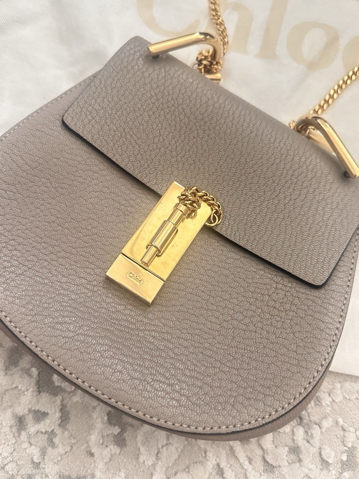 Chloé Gray Pebbled Shoulder Bag Gold Chain Strap Turn Lock Logo Designer