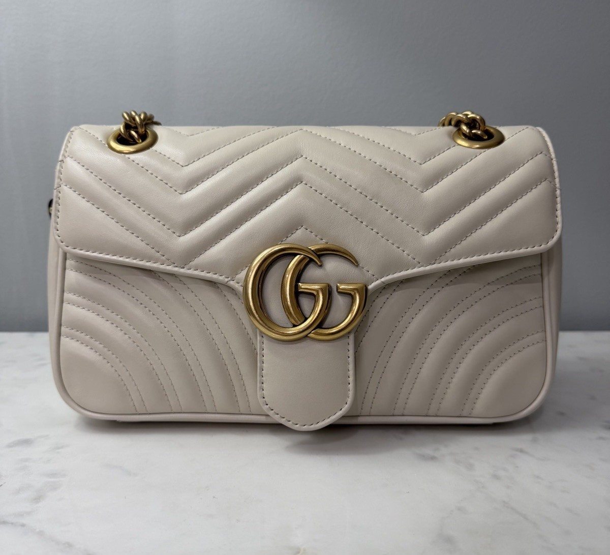 Authentic Gucci GG Marmont White Matelassé Leather Shoulder Bag Gold Hardware