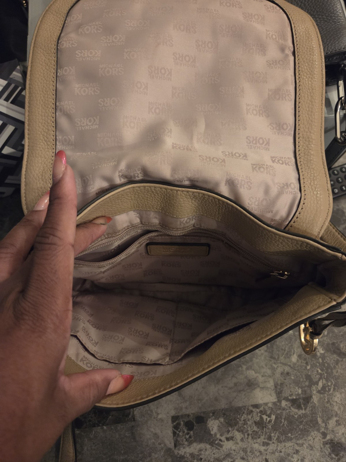 Michael Kors Beige Solid Crossbody Bag Zip Closure Adjustable Strap Pockets